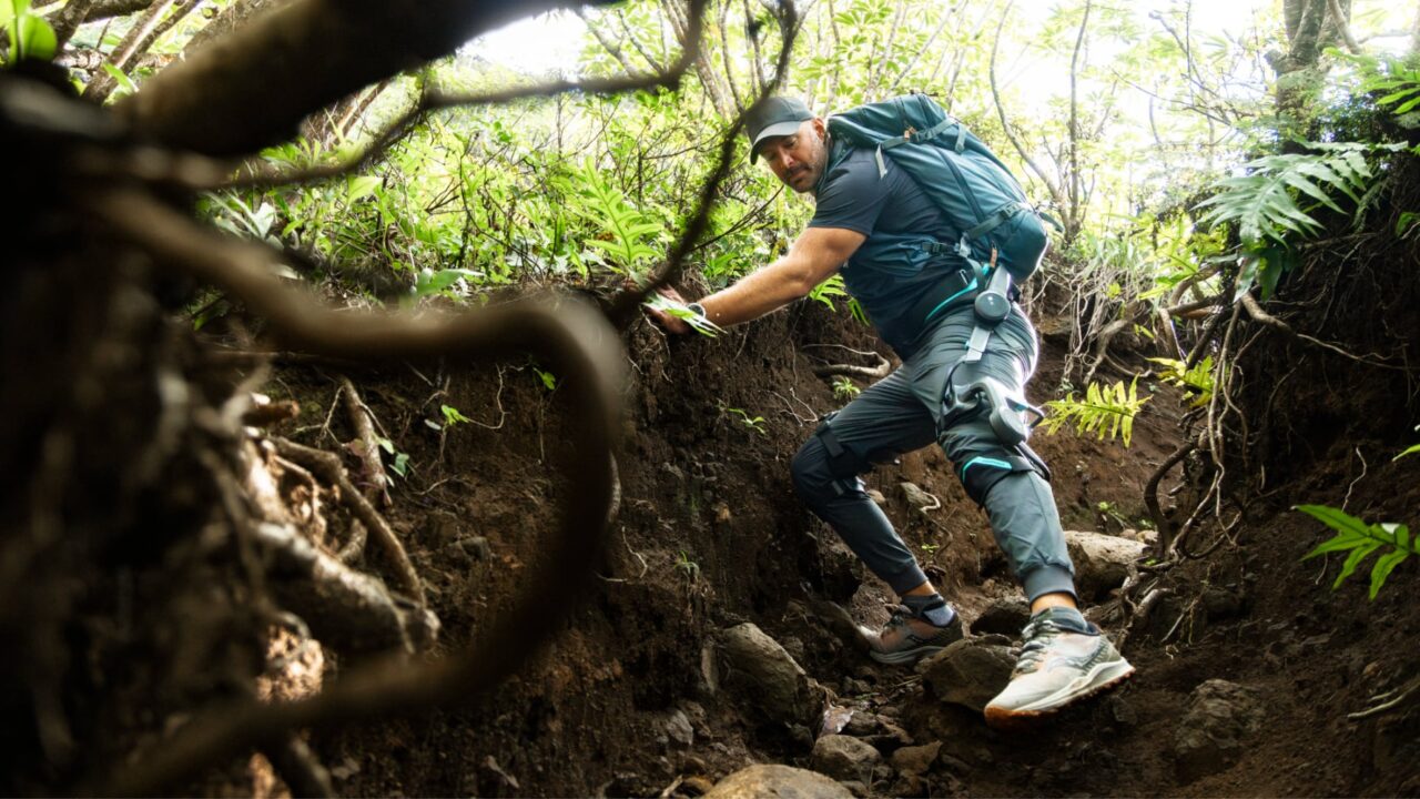 Meet the Vastnaut One 4×4: the first AI-powered exoskeleton that assists both hips and knees, built for every step, up and down the trail